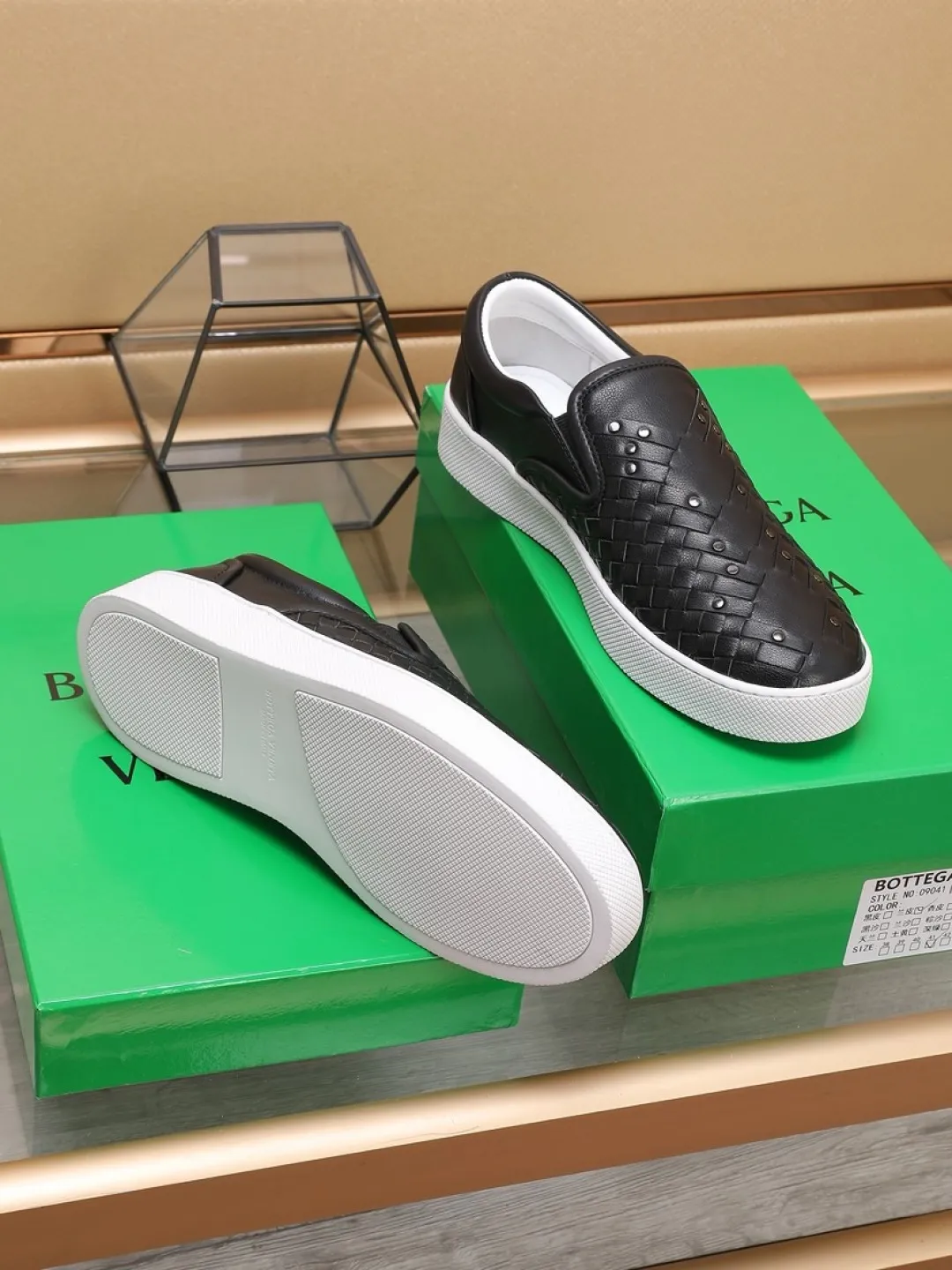 Men's men's shoes 💰Men's shoes 💰540💰🔥[BV] series of top purchasing agents 🔍Imported first-layer cowhide woven surface, cowhide foot pads lining environmentally friendly ♻️Does not fade, 💪Sole: Rubber combination original factory special original outsole ⚠Original and single goods 🔍🔍You can come in and out at will, welcome to compare ⚠Number of sizes: 38-44